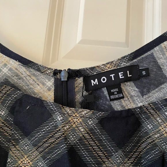 NWT MOTEL ROCKS DRESS - Picture 6 of 6